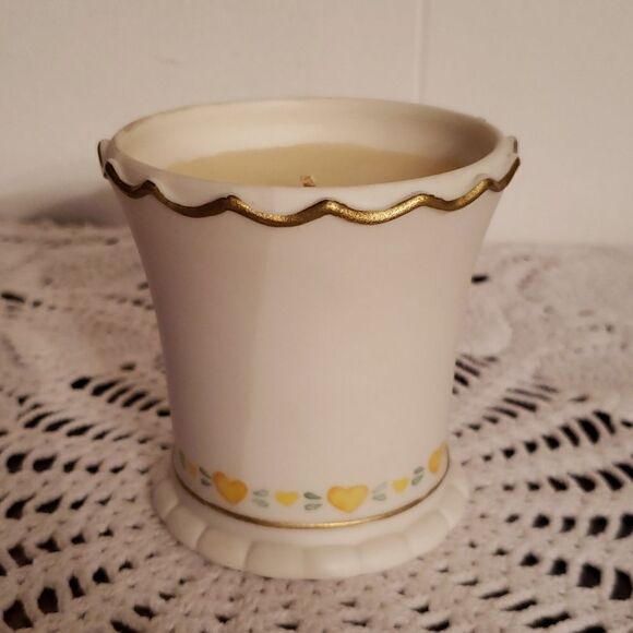 Vintage Avon "MARCH JONQUIL" Birthday Month Candle in Decorative  Ceramic Holder - Picture 2 of 4